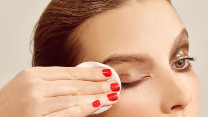 How to Stop Eye Irritation from Makeup